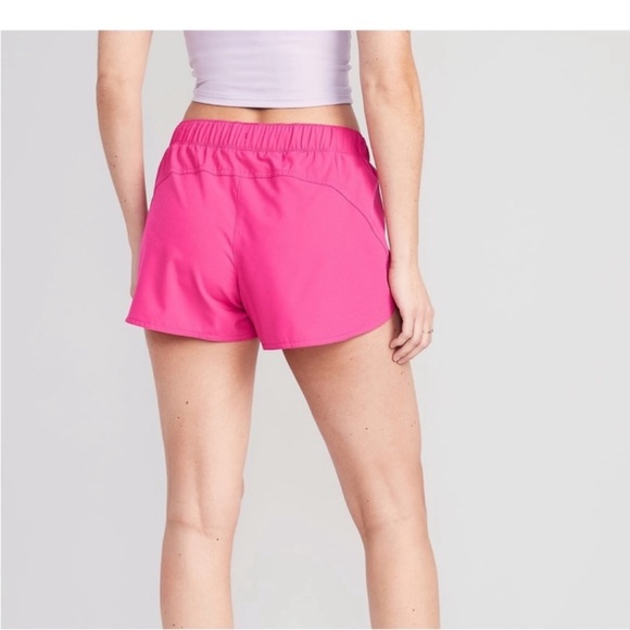 NWT OLD NAVY Mid-Rise StretchTech Dolphin-Hem Run Shorts-- 3-inch MEDIUM FLOWER - Picture 2 of 4